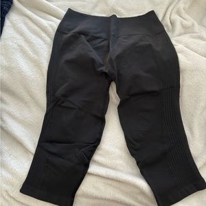 Lululemon black cropped leggings (vintage), size 8